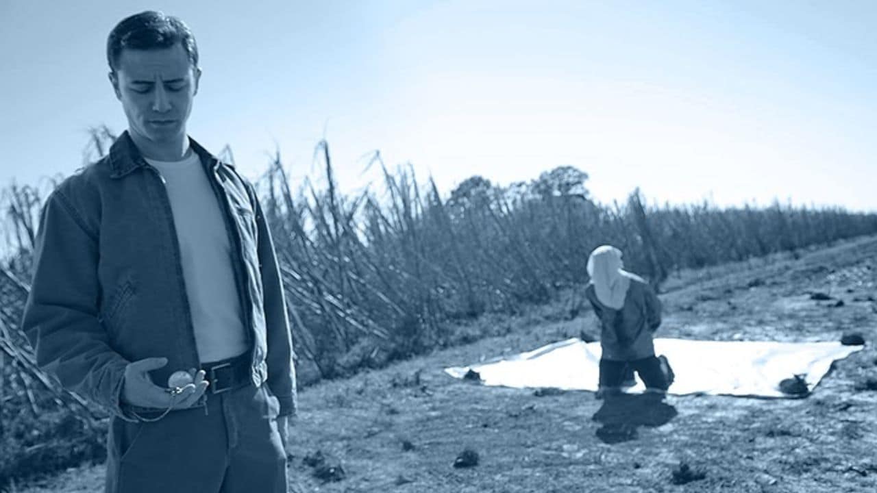 Looper: Assassinos do Futuro é um dos filmes de viagem no tempo Looper: Assassinos do Futuro é um dos filmes de viagem no tempo